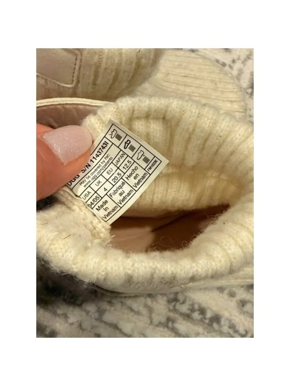 UGG Infant 4/5 12-18 months (UNISEX) Sklyar cream booties Style # 1143743I